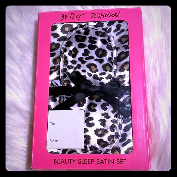 Betsey Johnson Other - Betsey Johnson Beauty Sleep 💤 Satin Set